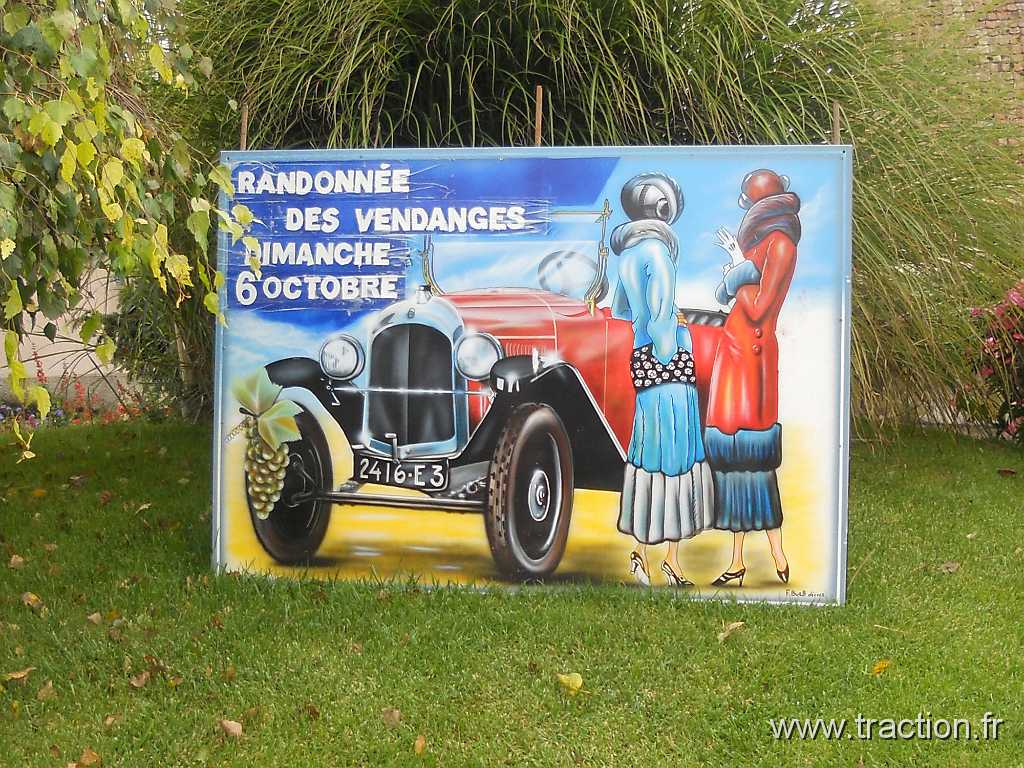 2013_Rustenhart (3).JPG - 06/10/2013 - 68740 RUSTENHART 33ème Randonnée Internationale des Vendanges - Rond point
